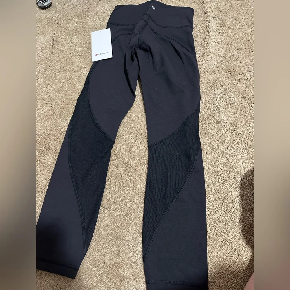 NWT lulu leggings size 2 - Picture 4 of 6